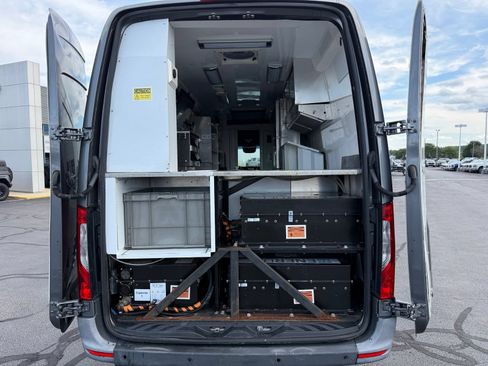 Used 2021 Mercedes-Benz Sprinter 4500 image 44