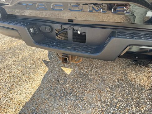 Used 2020 Toyota Tacoma SR AWD/4WD image 19