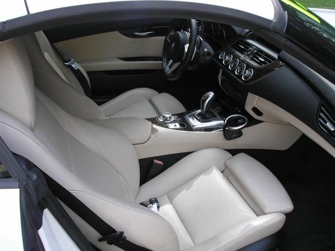 Used 2013 BMW Z4 sDrive35i image 5