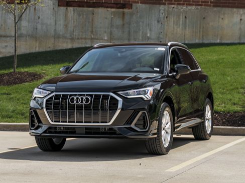 Used 2023 Audi Q3 2.0T Premium Plus w/ Premium Plus Package AWD/4WD image 7