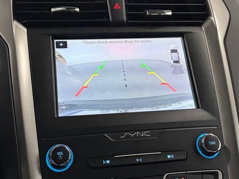 Used 2019 Ford Fusion SE FWD image 19