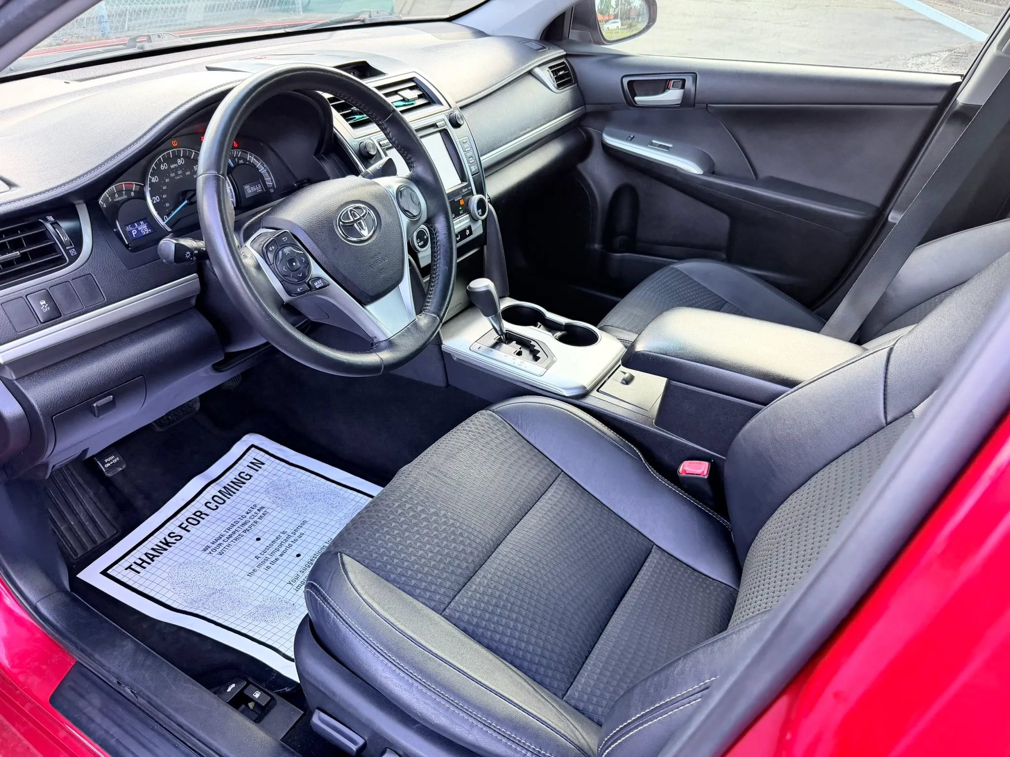 Used 2014 Toyota Camry SE w/ Moonroof Package FWD image 9