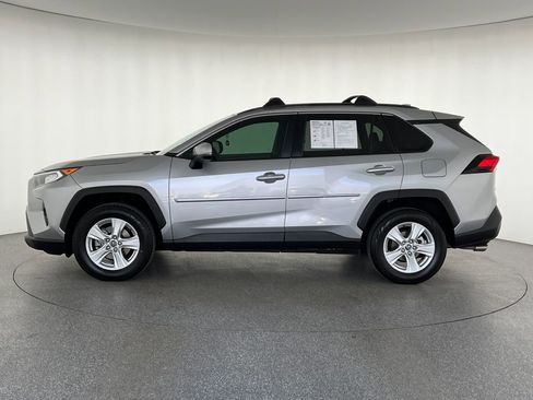 Used 2020 Toyota RAV4 XLE w/ Convenience Package image 2