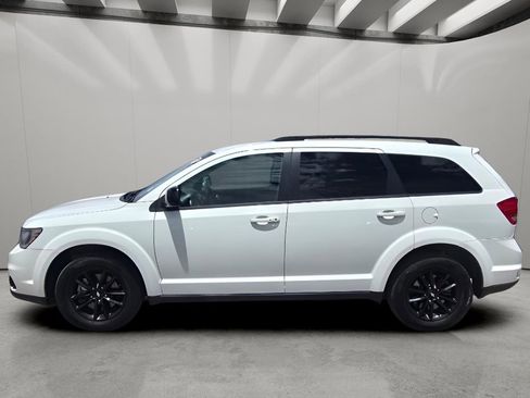 Used 2019 Dodge Journey SE w/ Blacktop Package FWD image 3