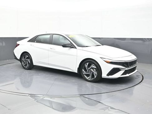 Used 2025 Hyundai Elantra Sport FWD image 19