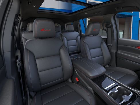New 2026 Chevrolet Traverse Z71 w/ Driver Confidence Package image 16