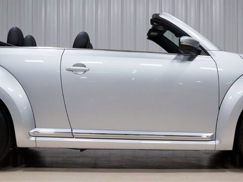 Used 2013 Volkswagen Beetle 2.5 FWD image 14