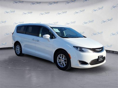 Used 2020 Chrysler Pacifica Touring image 7