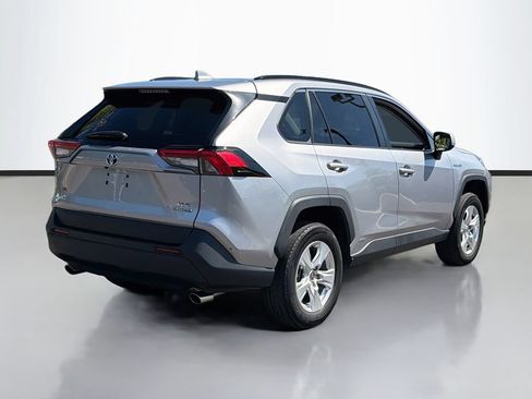 Used 2021 Toyota RAV4 XLE AWD/4WD image 5