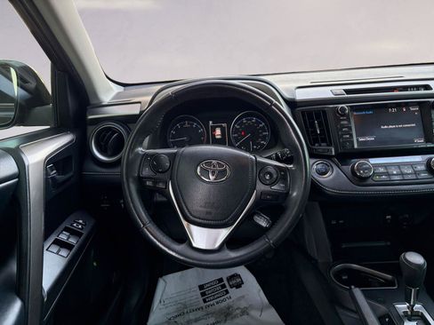 Used 2018 Toyota RAV4 XLE FWD image 12