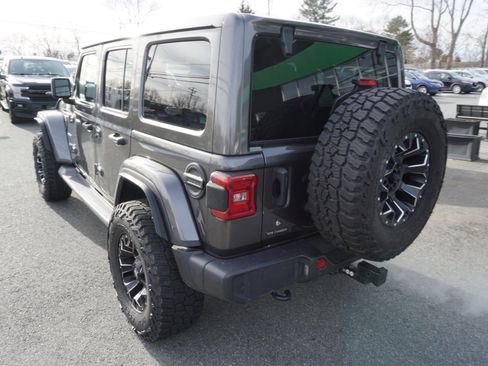 Used 2018 Jeep Wrangler Unlimited Sahara image 6