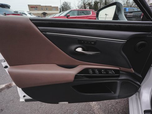 Used 2023 Lexus ES 250 w/ Premium Package image 7