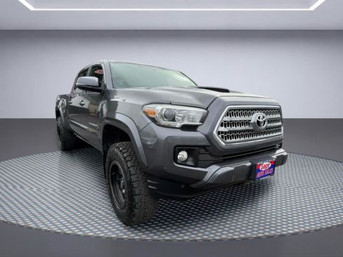 Used 2016 Toyota Tacoma TRD Sport w/ Premium & Technology Package AWD/4WD image 9