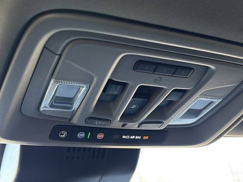 Used 2022 GMC Sierra 1500 SLT image 46