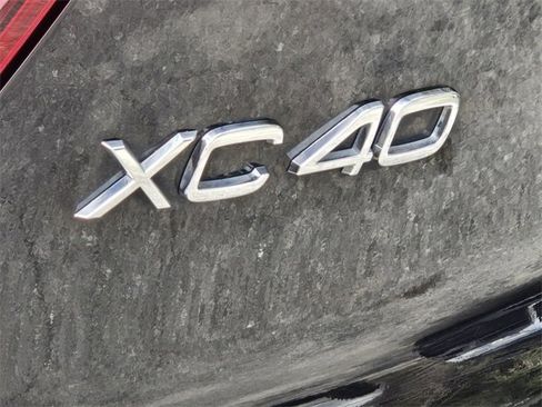 Used 2021 Volvo XC40 P8 Recharge w/ Advanced Package image 9