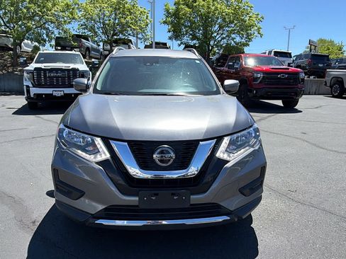 Used 2020 Nissan Rogue SV FWD image 2