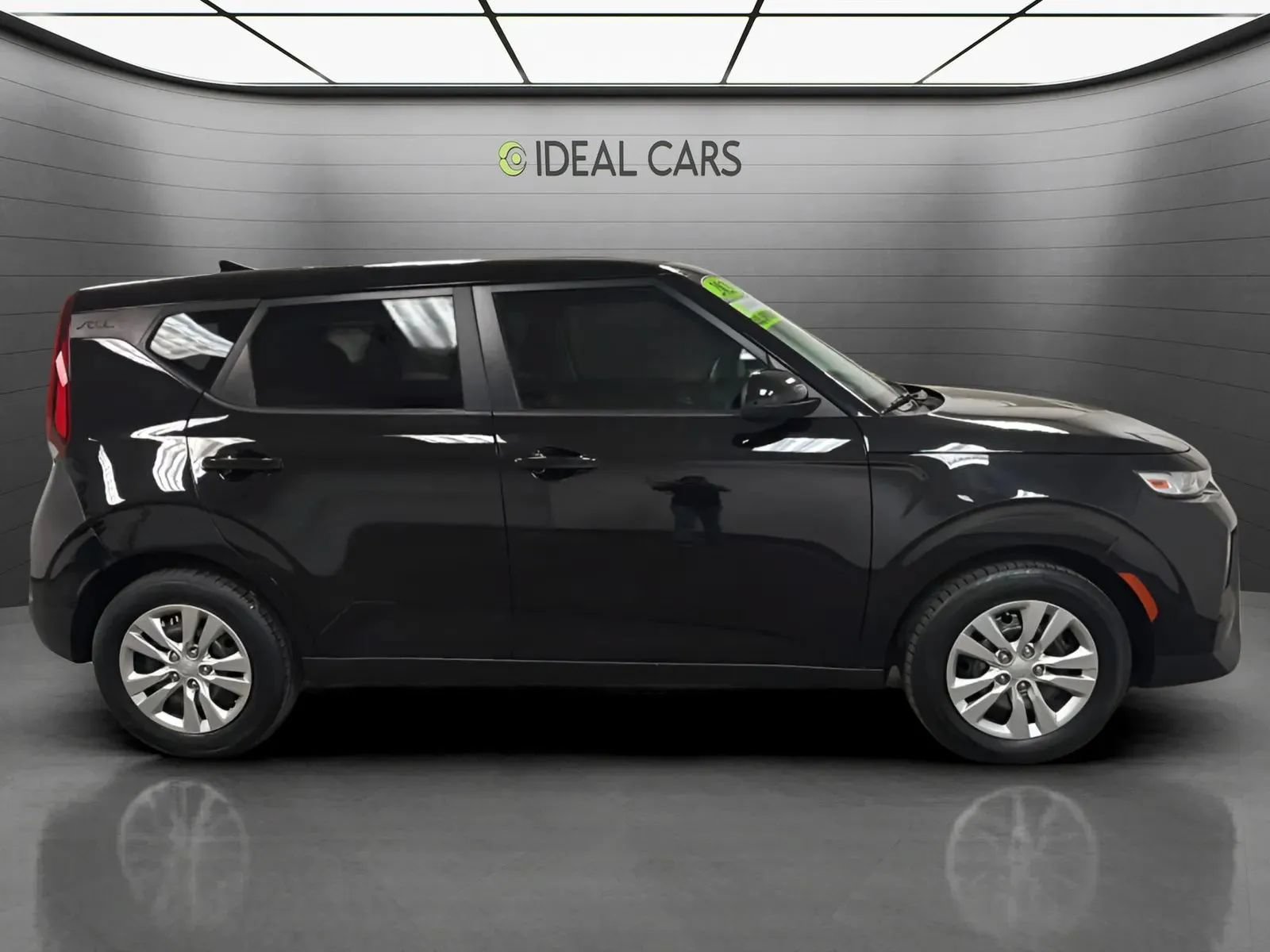 Used 2021 Kia Soul LX FWD image 4