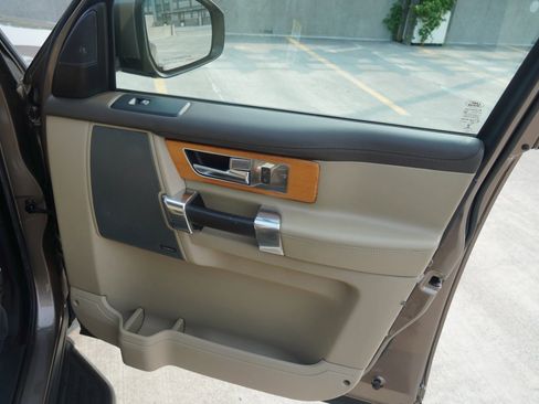 Used 2015 Land Rover LR4 HSE LUX image 24