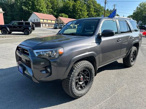 Used 2023 Toyota 4Runner SR5 AWD/4WD image 9