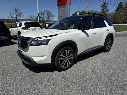 Certified 2023 Nissan Pathfinder Platinum w/ Cargo Package AWD/4WD image 7