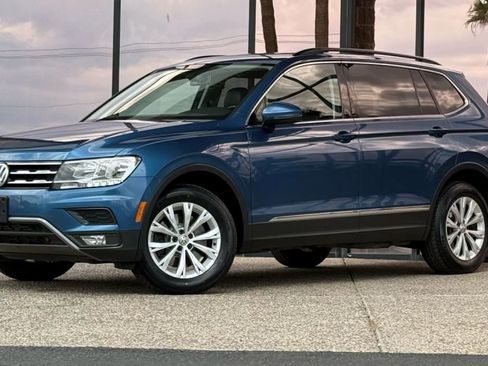 Used 2018 Volkswagen Tiguan SE w/ Panoramic Sunroof Package image 4