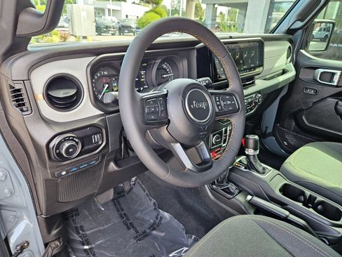 Used 2024 Jeep Wrangler Unlimited AWD/4WD image 20