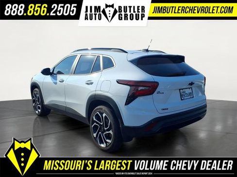 Used 2025 Chevrolet Trax RS w/ Sunroof Package FWD image 21