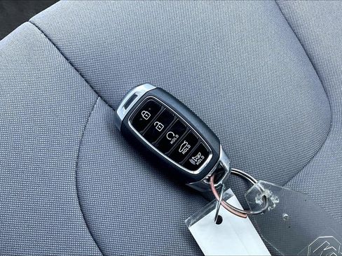 Used 2023 Hyundai Elantra SEL w/ Convenience Package FWD image 11
