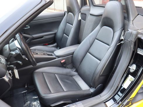 Used 2019 Porsche 718 Boxster RWD image 13