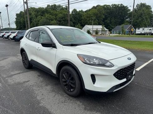 Used 2022 Ford Escape SE w/ Cold Weather Package AWD/4WD image 3