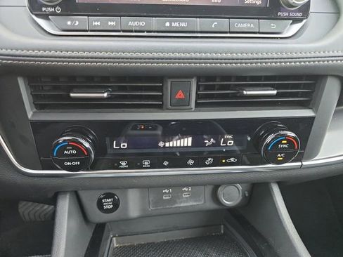 Used 2025 Nissan Rogue SV FWD image 4