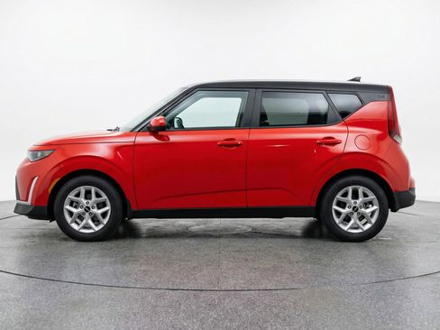 Used 2025 Kia Soul LX w/ LX Technology Package image 5