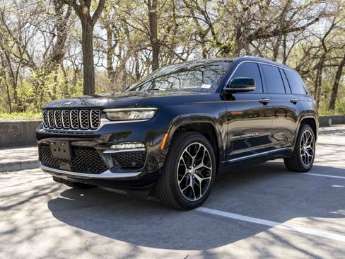 Used 2023 Jeep Grand Cherokee Summit AWD/4WD image 5