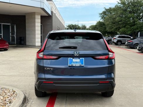 Used 2025 Honda CR-V EX image 3