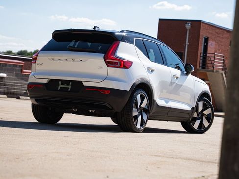 Certified 2023 Volvo XC40 Recharge Ultimate AWD/4WD image 6