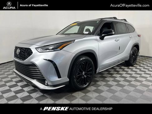 Used 2023 Toyota Highlander XSE FWD image 1