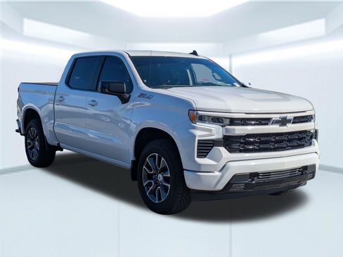 Used 2024 Chevrolet Silverado 1500 RST w/ Z71 Off-Road Package AWD/4WD image 8