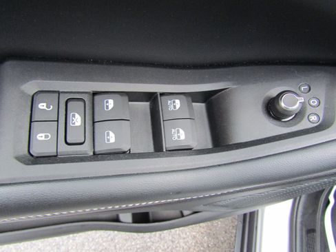 Used 2023 Jeep Grand Cherokee L Laredo image 18