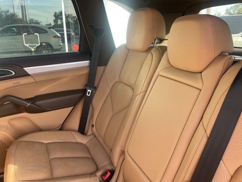 Used 2018 Porsche Cayenne Platinum Edition image 26