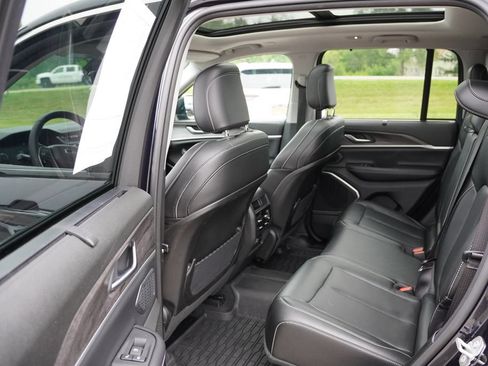 Used 2024 Jeep Grand Cherokee Limited w/ Luxury Tech Group II AWD/4WD image 16