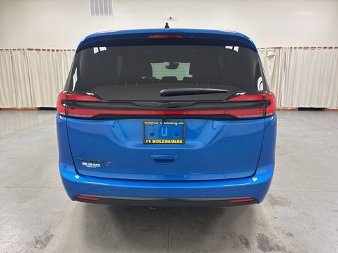 New 2026 Chrysler Pacifica Select w/ S Appearance Package FWD image 7