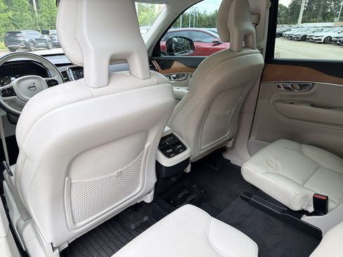 Used 2021 Volvo XC90 T6 Momentum w/ Climate Package AWD/4WD image 18