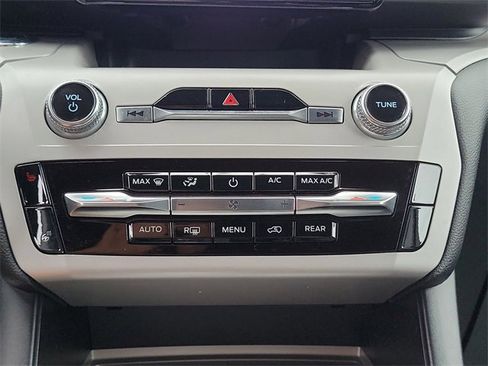 Used 2023 Ford Explorer XLT w/ Equipment Group 202A image 19