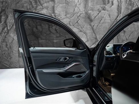 Used 2023 BMW M3 Competition w/ Executive Package image 4