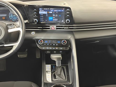 Used 2021 Hyundai Elantra SEL w/ Convenience Package image 4