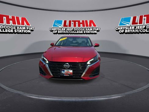 Used 2024 Nissan Altima 2.5 SL FWD image 3