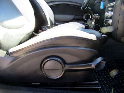 Used 2010 MINI Cooper S image 25