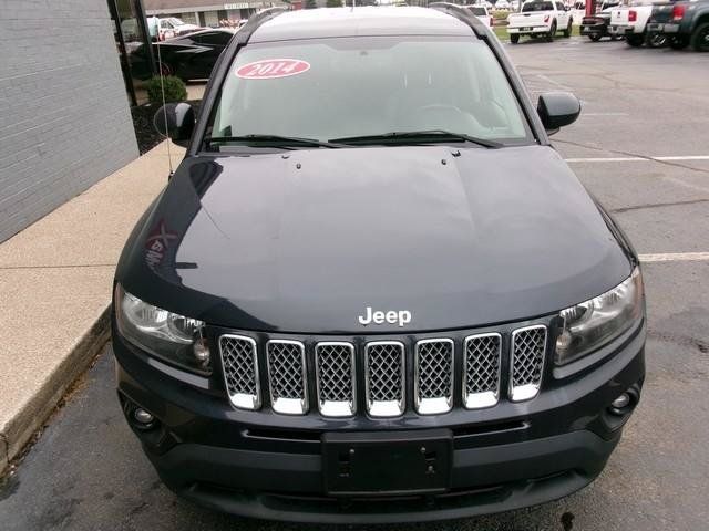 Used 2014 Jeep Compass Latitude AWD/4WD image 3