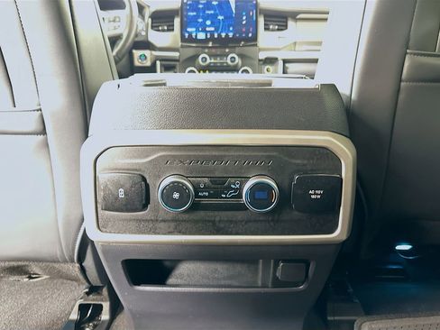 Used 2024 Ford Expedition XLT image 26