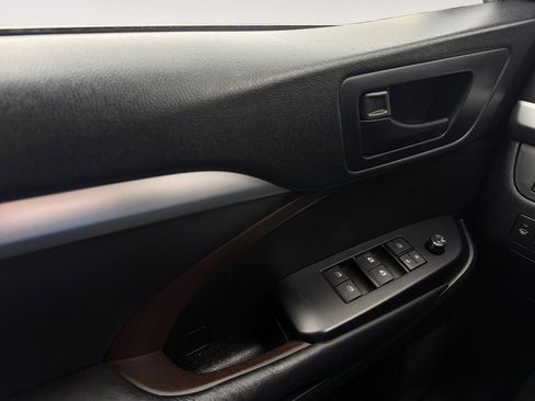 Used 2015 Toyota Highlander LE FWD image 10